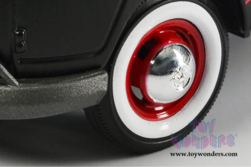 Motormax - Volkswagen Type 2 (T1) Delivery Van Custom Garage (1/24 scale diecast model car, Matte Black) 79567