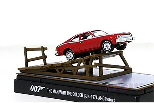 Motormax Dioramas - AMC Hornet James Bond 007 "The Man with the Golden Gun" (1974, 1/64 scale diecast model car, Red with White Stripes) 79822