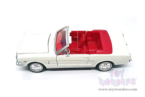 Motormax 007 James Bond Collection - Ford Mustang Convertible - Goldfinger (60 years of Bond) (1964½, 1/24 scale diecast model car, White) 79852WWT