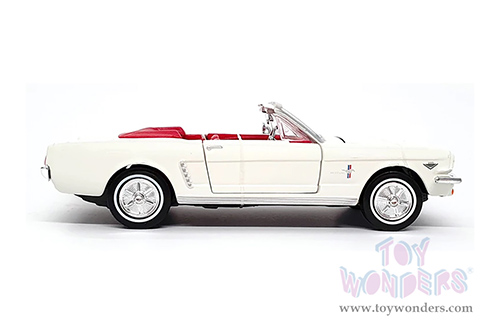 Motormax 007 James Bond Collection - Ford Mustang Convertible - Goldfinger (60 years of Bond) (1964½, 1/24 scale diecast model car, White) 79852WWT