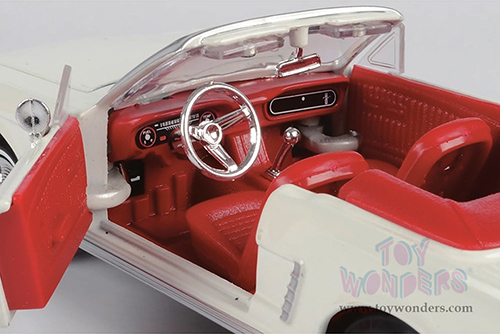 Motormax 007 James Bond Collection - Ford Mustang Convertible - Goldfinger (60 years of Bond) (1964½, 1/24 scale diecast model car, White) 79852WWT