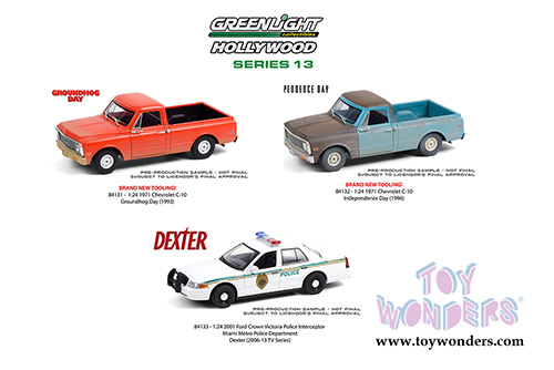 Greenlight Hollywood Series 13 | Ford Crown Victoria Police Interceptor - Miami Metro Police Department "Dexter" (2001, 1/24 scale diecast model car, White) 84133