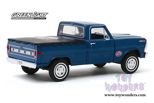 Greenlight - Running on Empty Series 4 | Ford F-100 Pick Up Truck with Bed Cover STP (19670, 1/24 scale diecast model car, Blue) 85053