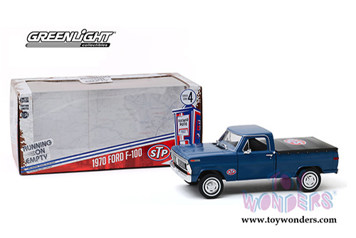 Greenlight - Running on Empty Series 4 | Ford F-100 Pick Up Truck with Bed Cover STP (19670, 1/24 scale diecast model car, Blue) 85053