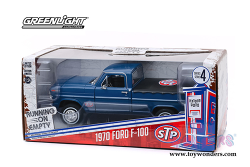 Greenlight - Running on Empty Series 4 | Ford F-100 Pick Up Truck with Bed Cover STP (19670, 1/24 scale diecast model car, Blue) 85053