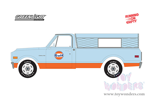 Greenlight - Running on Empty Series 5 | Chevrolet&reg; C-10 Pickup Truck with Camper Gulf Oil (1968, 1/24 scale diecast model car, Light Blue with Orange Stripes) 85062