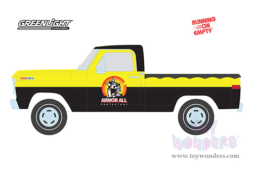 Greenlight - Running on Empty Series 5 | Ford F-100 Pickup Truck Armor All (1970, 1/24 scale diecast model car, Black/Yellow) 85063