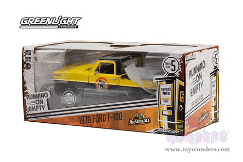 Greenlight - Running on Empty Series 5 | Ford F-100 Pickup Truck Armor All (1970, 1/24 scale diecast model car, Black/Yellow) 85063