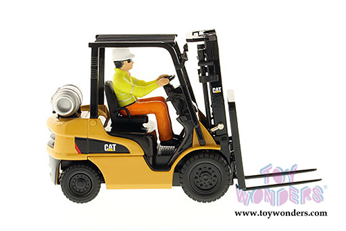 Diecast Masters - Caterpillar P5000 Lift Truck - Core Classics Series (1/25 scale diecast model car, Yellow) 85223