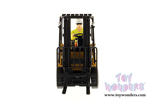 Diecast Masters - Caterpillar P5000 Lift Truck - Core Classics Series (1/25 scale diecast model car, Yellow) 85223