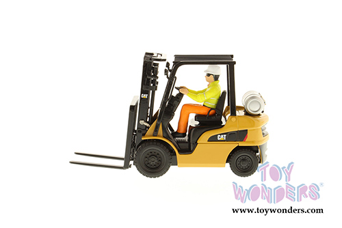 Diecast Masters - Caterpillar P5000 Lift Truck with Operator - Core Classics Series (1/25 scale diecast model car, Yellow) 85223C