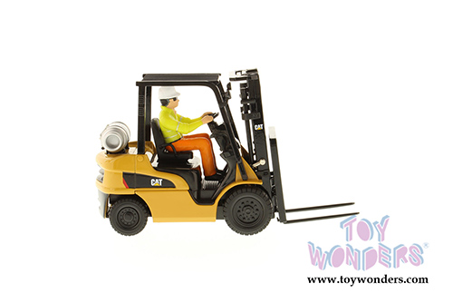 Diecast Masters - Caterpillar P5000 Lift Truck with Operator - Core Classics Series (1/25 scale diecast model car, Yellow) 85223C