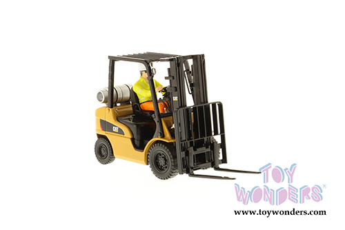 Diecast Masters - Caterpillar P5000 Lift Truck with Operator - Core Classics Series (1/25 scale diecast model car, Yellow) 85223C