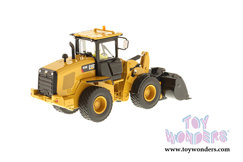 Diecast Masters - Caterpillar 938K Wheel Loader Tractor with Operator - High Line Series (1/50 scale diecast model car, Yellow) 85228