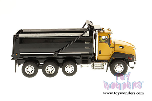 Diecast Masters - Caterpillar CT660 Dump Truck with Operator - Core Classics Series (1/50 scale diecast model car, Yellow/Black) 85290C