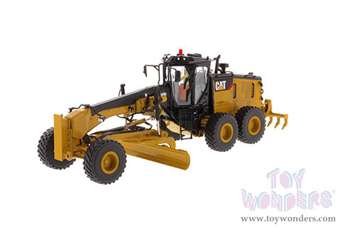 Diecast Masters - Caterpillar&reg; 14M3 Motor Grader with Operator - High Line Series (1/50 scale diecast model car, Yellow) 85545