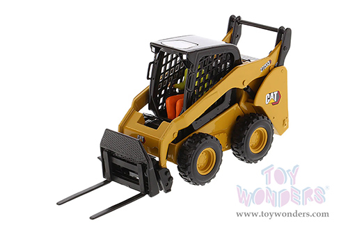 Diecast Masters - Caterpillar® 272D3 Skid Steer Loader with Operator and Working Tools - High Line Series (1/32 scale diecast model car, Yellow) 85678 MAP: $74.99