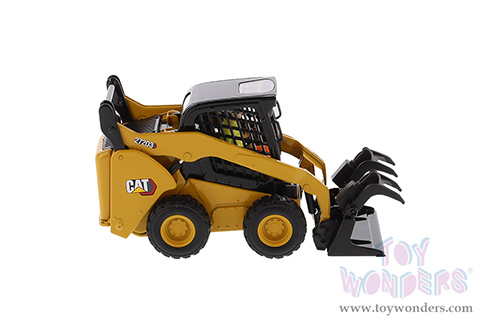 Diecast Masters - Caterpillar® 272D3 Skid Steer Loader with Operator and Working Tools - High Line Series (1/32 scale diecast model car, Yellow) 85678 MAP: $74.99