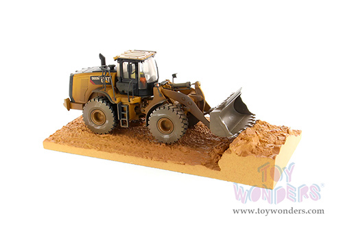 Diecast Masters - Caterpillar&reg; 966M Weathered Wheel Loader with operator - Weathered Series (1/50 scale diecast model car, Yellow/Black) 85703