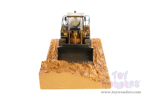 Diecast Masters - Caterpillar&reg; 966M Weathered Wheel Loader with operator - Weathered Series (1/50 scale diecast model car, Yellow/Black) 85703