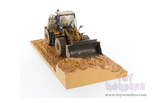 Diecast Masters - Caterpillar&reg; 966M Weathered Wheel Loader with operator - Weathered Series (1/50 scale diecast model car, Yellow/Black) 85703