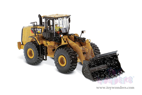 Diecast Masters - Caterpillar&reg; 966M Weathered Wheel Loader with operator - Weathered Series (1/50 scale diecast model car, Yellow/Black) 85703