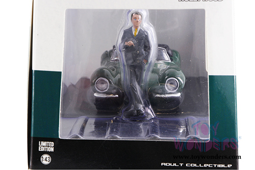 Greenlight - Steve McQueen's Jaguar XKSS with Steve McQueen Figurine (1956, 1/43 scale diecast model car, Green) 86434
