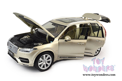Motor City Classics - Volvo XC90 Hard Top (2015, 1/18 scale diecast model car, Sand) 88191
