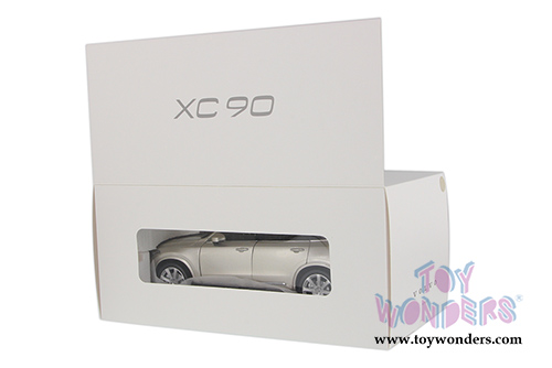 Motor City Classics - Volvo XC90 Hard Top (2015, 1/18 scale diecast model car, Sand) 88191