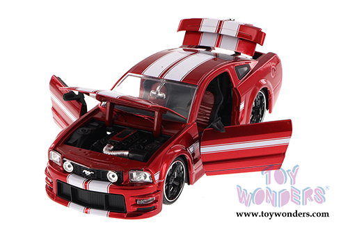 Jada Toys Bigtime Muscle - Ford Mustang GT Hard Top (2006, 1/24 scale diecast model car, Asstd.) 90661YV