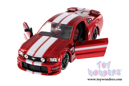 Jada Toys Bigtime Muscle - Ford Mustang GT Hard Top (2006, 1/24 scale diecast model car, Asstd.) 90661YV