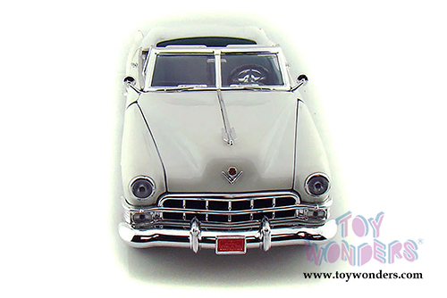 Lucky Road Signature - Cadillac Coupe DeVille Convertible (1949, 1/18 scale diecast model car, White) 92308W/12