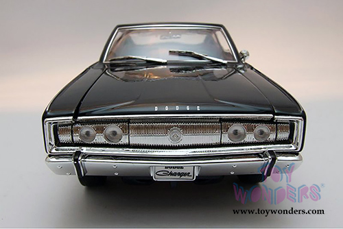 Lucky Road Signature - Dodge Charger Hard Top (1966, 1/18 scale diecast model car, Black) 92638BK/12