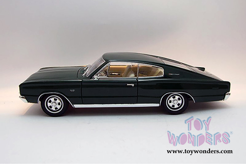 Lucky Road Signature - Dodge Charger Hard Top (1966, 1/18 scale diecast model car, Green) 92638GN/12