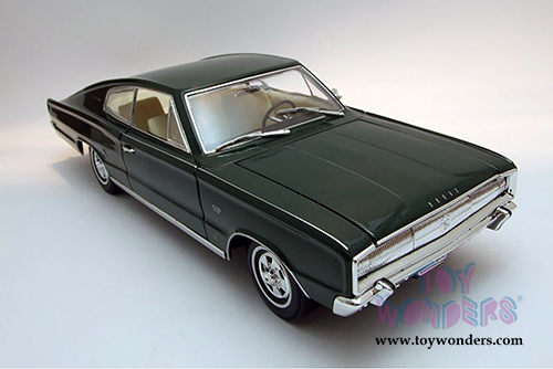 Lucky Road Signature - Dodge Charger Hard Top (1966, 1/18 scale diecast model car, Green) 92638GN/12