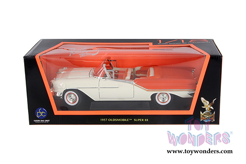 Lucky Road Signature - Oldsmobile Super 88 Convertible (1957, 1/18 scale diecast model car, Orange & Beige) 92758OR/12