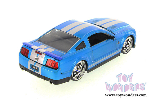 Jada Toys Bigtime Muscle - Ford Shelby GT500KR Hardtop (2008, 1/-24 scale diecast model car,  Asstd.) 96729XW