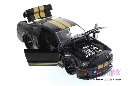 Jada Toys Bigtime Muscle - Ford Shelby GT500KR Hardtop (2008, 1/-24 scale diecast model car,  Asstd.) 96729XW