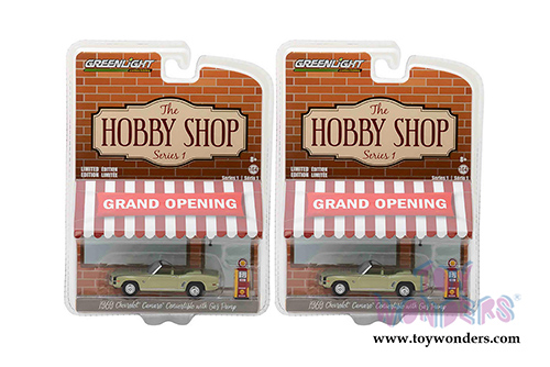Greenlight - The Hobby Shop Series 1 | Chevrolet Camaro Convertible with Vintage Gas Pump (1969, 1/64 scale diecast model car, Green) 97010B/48