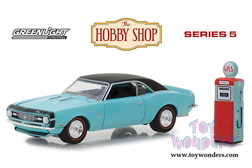 Greenlight - The Hobby Shop Series 5 | Chevrolet Camaro SS with Vintage Gas Pump (1968, 1/64 scale diecast model car, Blue/Back) 97050B/48