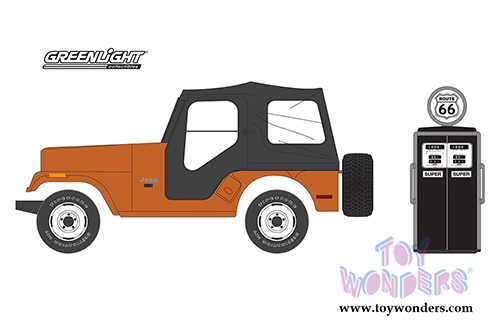 Greenlight - The Hobby Shop Series 5 |  Jeep CJ-5 with Vintage Gas Pump (1974, 1/64 scale diecast model car, Copper Metallic) 97050D/48