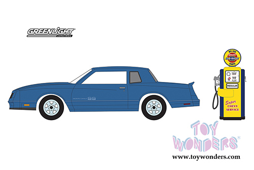 Greenlight - The Hobby Shop Series 5 | Chevrolet Monte Carlo SS with Vintage Gas Pump (1984, 1/64 scale diecast model car, Blue) 97050F/48