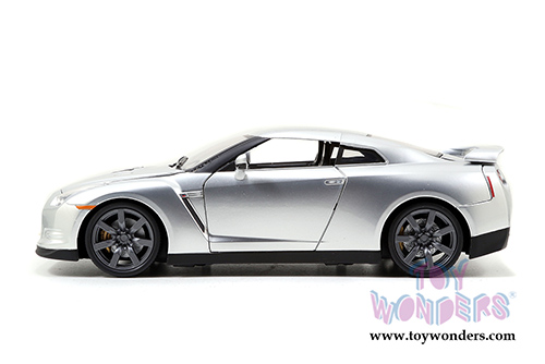 Jada Toys Fast & Furious - Brian's Nissan GT-R Hard Top (1/18 scale diecast model car, Candy Silver) 97255