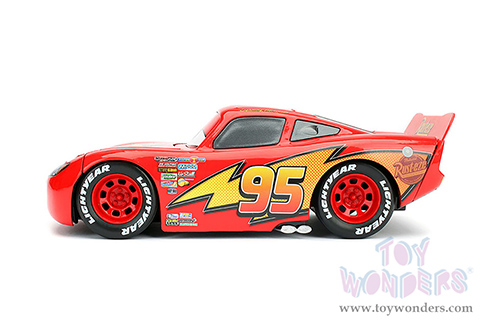 Jada Toys - Hollywood Rides | Lightning McQueen #95 Red with Extra Wheels Disney & Pixar "Cars" Movie (1/24, diecast model car, Red) 97751