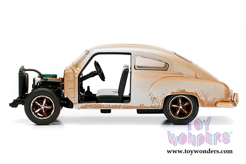 Jada Toys Fast & Furious - Dom's Chevrolet Fleetline F8 "The Fate of the Furious" Movie (1/32 scale diecast model car, Beige) 98303