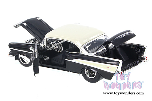 Jada Toys - Metals Die Cast | Bigtime Muscles Chevy&reg; Bel Air&reg; Hard Top (1957, 1/24 scale diecast model car, Asstd.) 98945D
