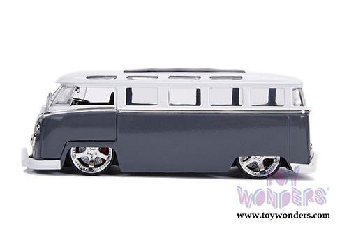 Jada Toys Bigtime Kustoms - Volkswagen Bus (1962, 1/24 scale diecast model car, Gray w/ White) 99024