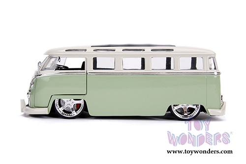 Jada Toys Bigtime Kustoms - Volkswagen Bus (1962, 1/24 scale diecast model car, Green w/ White) 99025