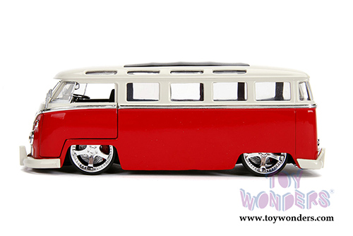 Jada Toys Bigtime Kustoms - Volkswagen Bus (1962, 1/24 scale diecast model car, Red w/ White) 99026