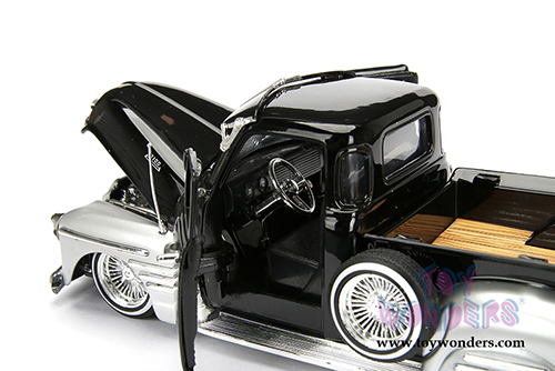 Jada Toys - Metals Die Cast Just Trucks | Chevy&reg; Pick Up (1951, 1/24 scale diecast model car, Black/Silver) 99035/4